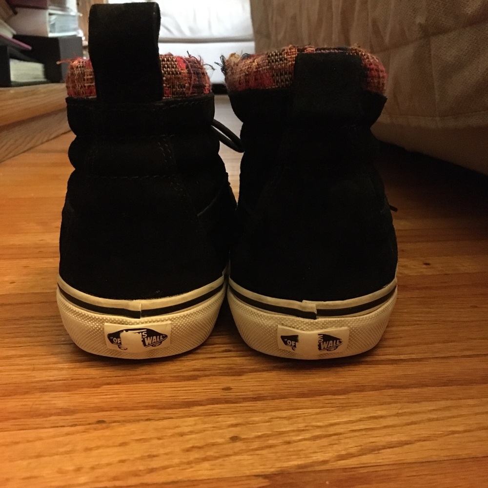 𝗕𝗹𝗮𝗰𝗸 𝗛𝗶𝗴𝗵 𝗧𝗼𝗽 𝗩𝗮𝗻𝘀 - Picture 11 of 11